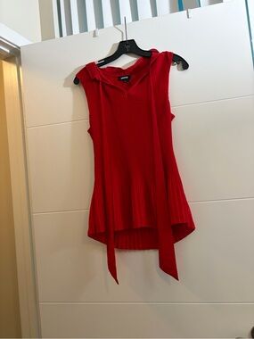 DKNY Bright Red Pleated V-Neck Sleeveless Top